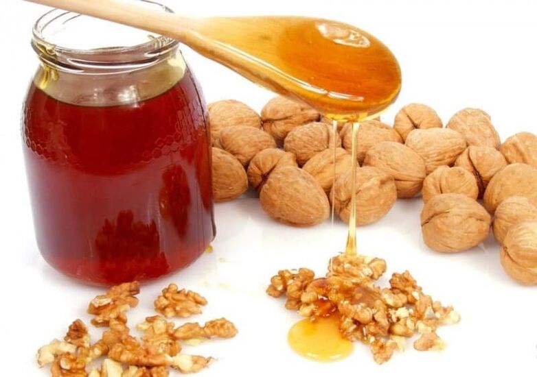 Eine Mischung aus Honig und Nüssen ein einfaches Rezept, das die Potenz erhöht. 