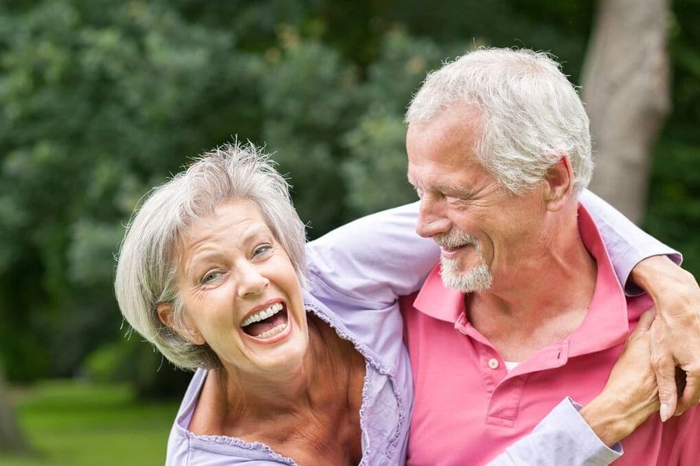 Frau und Mann über 50 Jahre alt mit geringer Leistungsfähigkeit. 